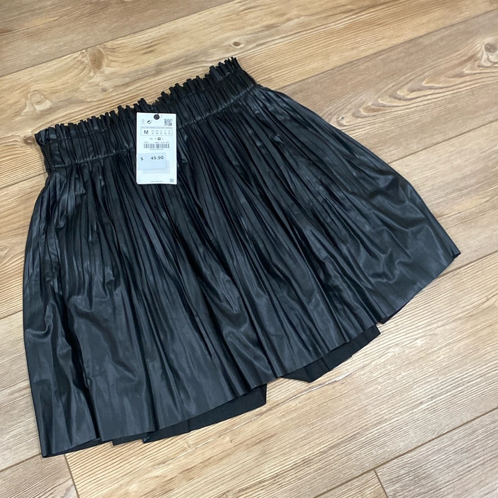 Zara Black Pleated Faux-Leather Skort